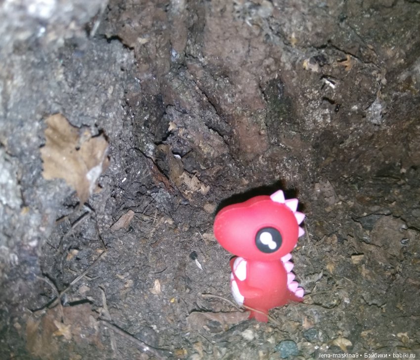 Диназаврики и их малыши, вышлю ночью в лес погулять