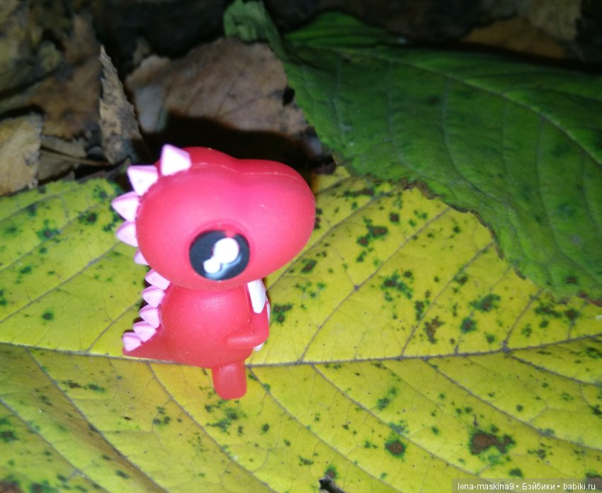 Диназаврики и их малыши, вышлю ночью в лес погулять