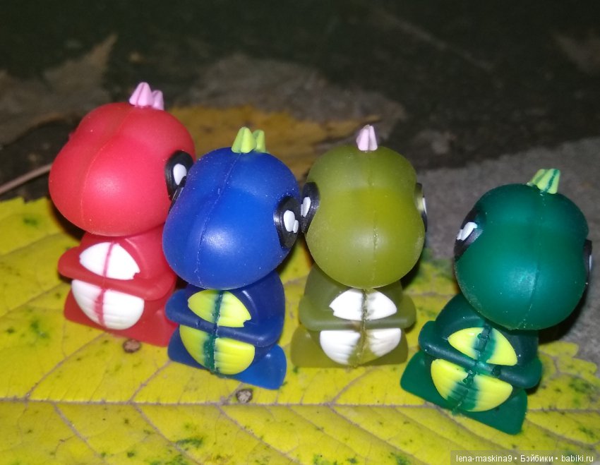 Диназаврики и их малыши, вышлю ночью в лес погулять