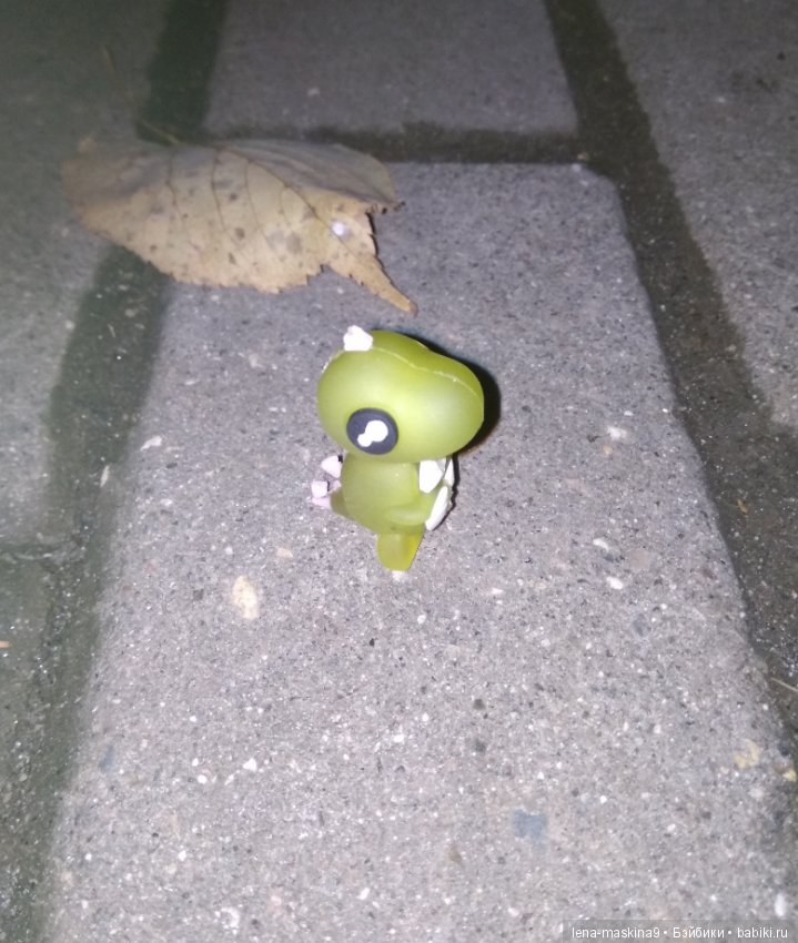 Диназаврики и их малыши, вышлю ночью в лес погулять