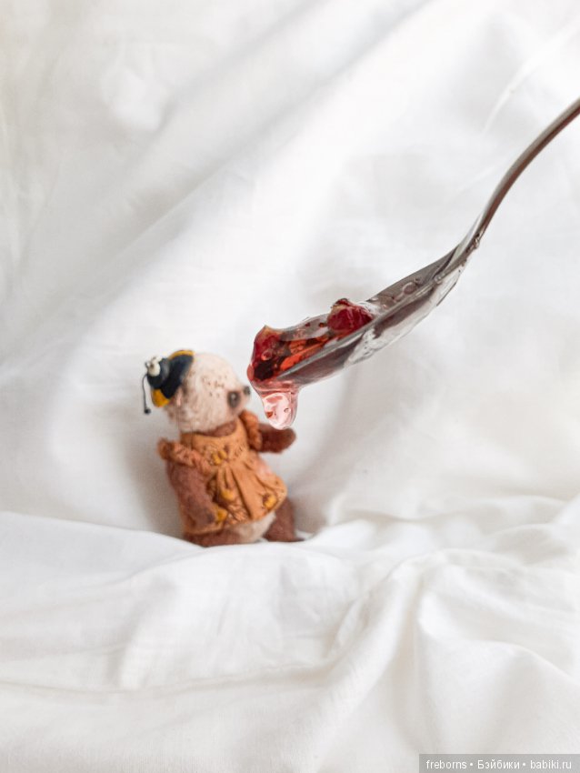 Ты не забывай, что у меня в голове опилки. Длинные слова меня только огорчают