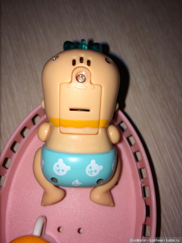 Интересный мини-пупсик 2003 года Tomy (фото 2)