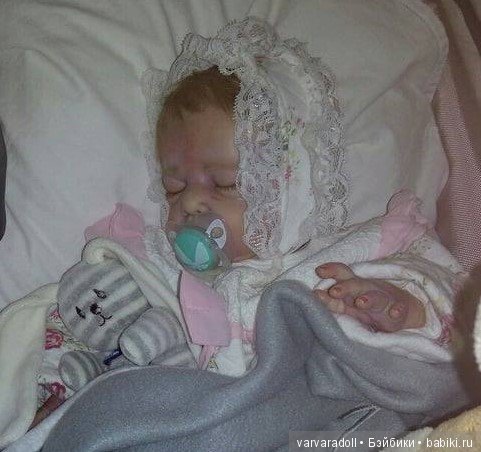 Малышка Ева уезжает в новый дом, видео сборы