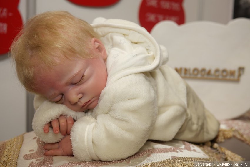 Малышка Ева уезжает в новый дом, видео сборы