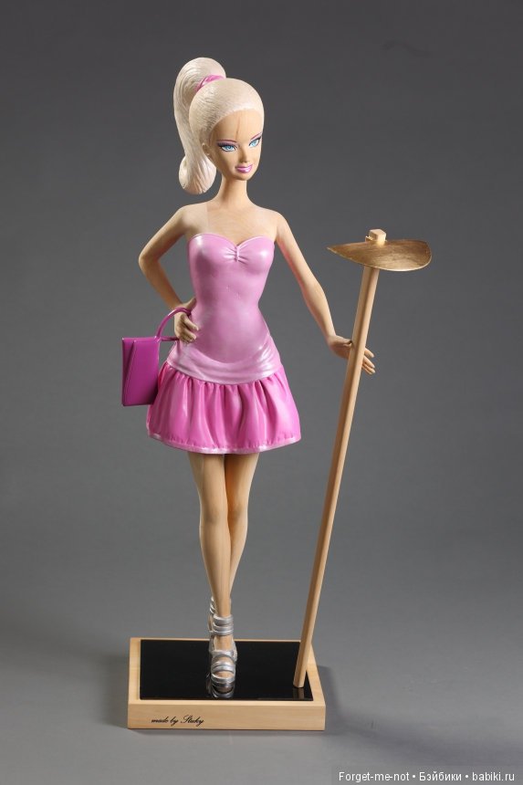 Деревянная скульптура Барби (фото 2)