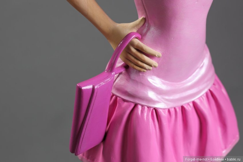 Деревянная скульптура Барби (фото 3)