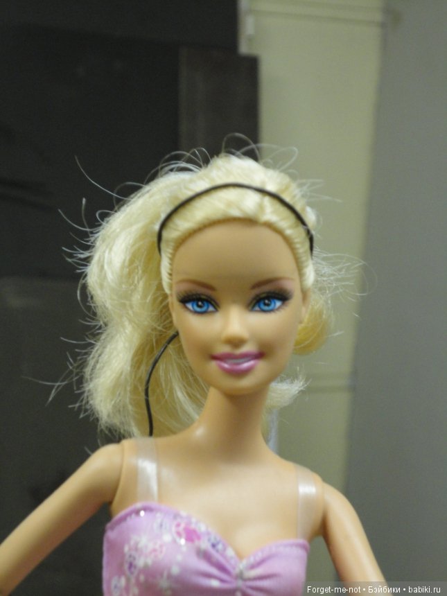 Деревянная скульптура Барби