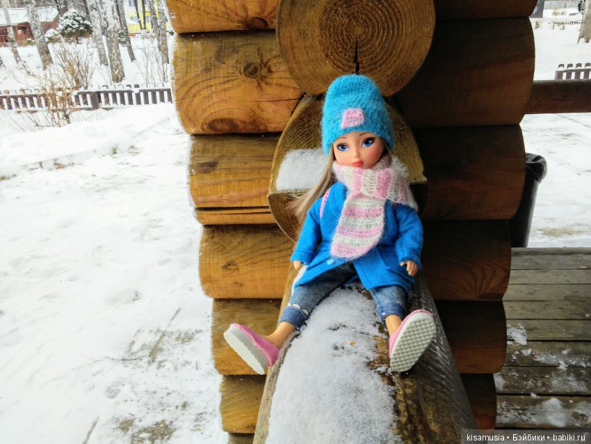 Алёнка гуляет по свежему снегу (фото 4)