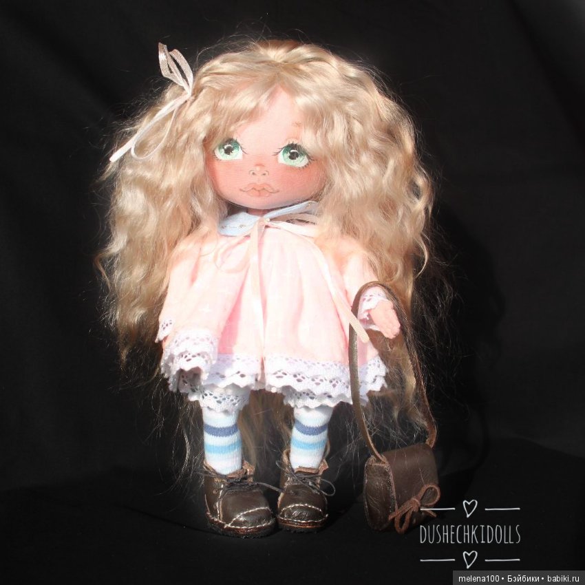 Если хотите такой цвет волос у куколки, то используйте краску