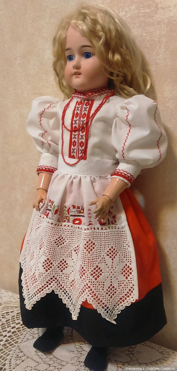 Недавние работы-платья из винтажных вышитых салфеток