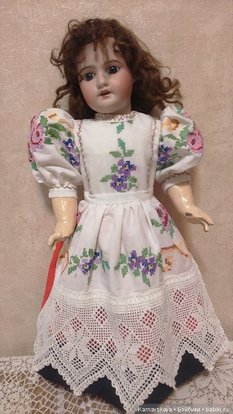 Недавние работы-платья из винтажных вышитых салфеток (фото 3)