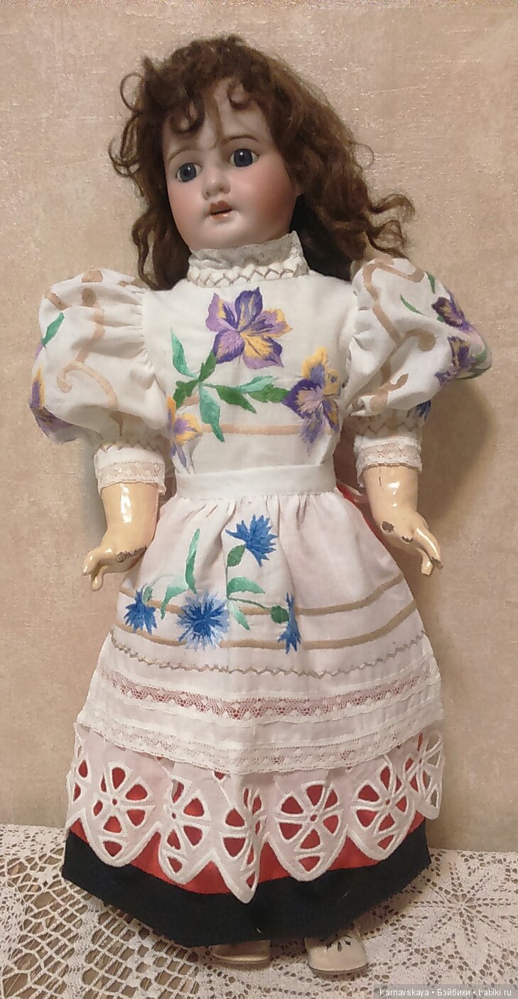 Недавние работы-платья из винтажных вышитых салфеток (фото 4)