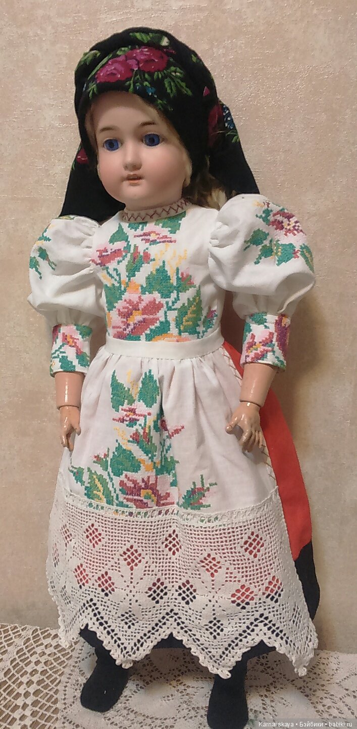 Недавние работы-платья из винтажных вышитых салфеток (фото 6)