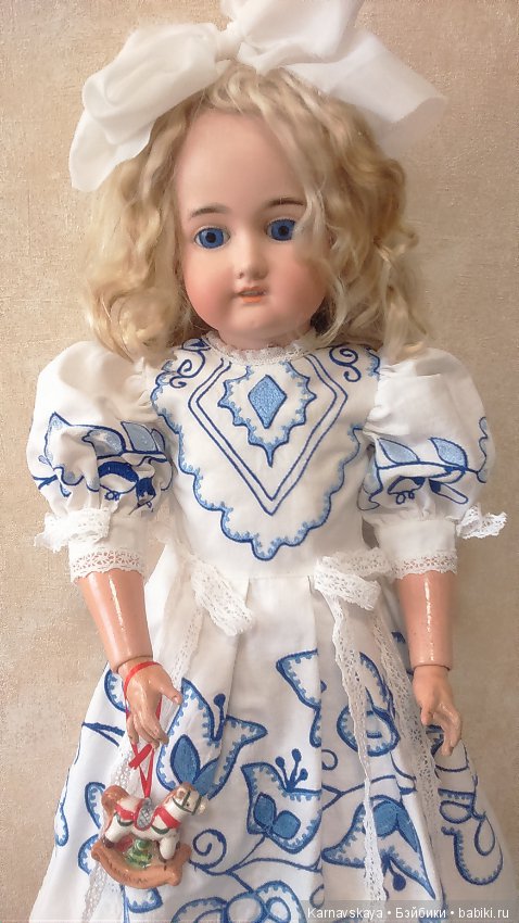 Недавние работы-платья из винтажных вышитых салфеток