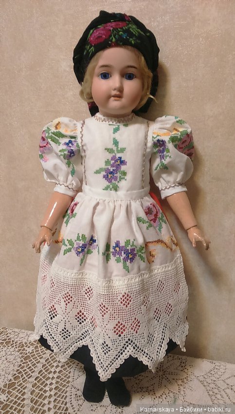 Недавние работы-платья из винтажных вышитых салфеток (фото 5)