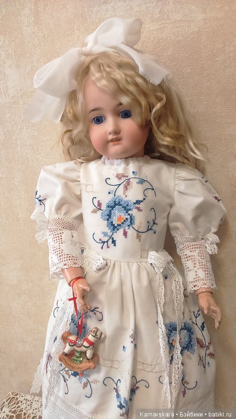 Недавние работы-платья из винтажных вышитых салфеток