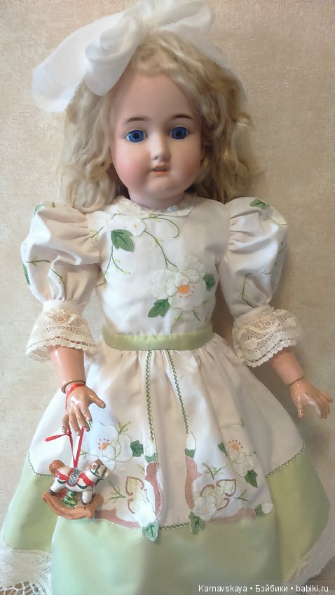 Недавние работы-платья из винтажных вышитых салфеток