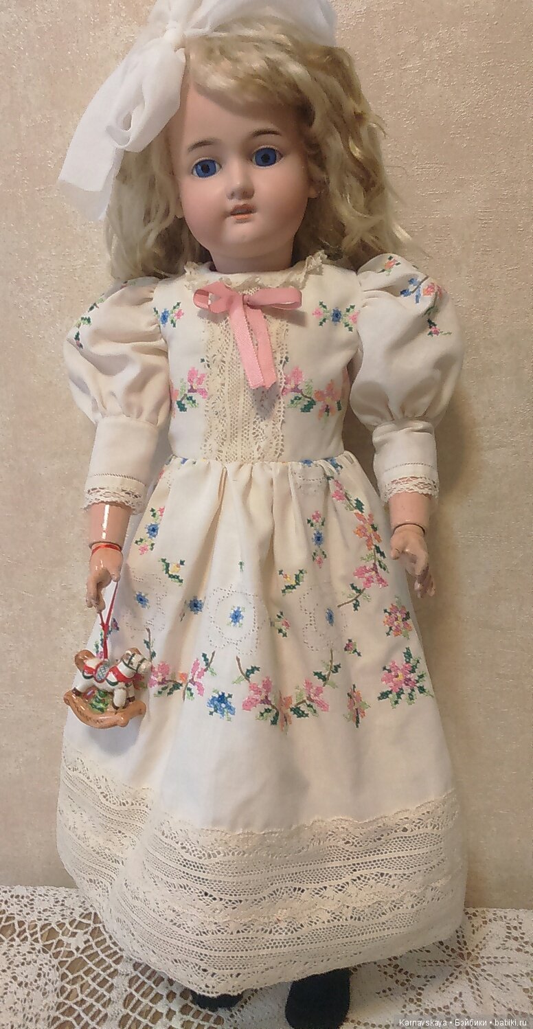 Недавние работы-платья из винтажных вышитых салфеток