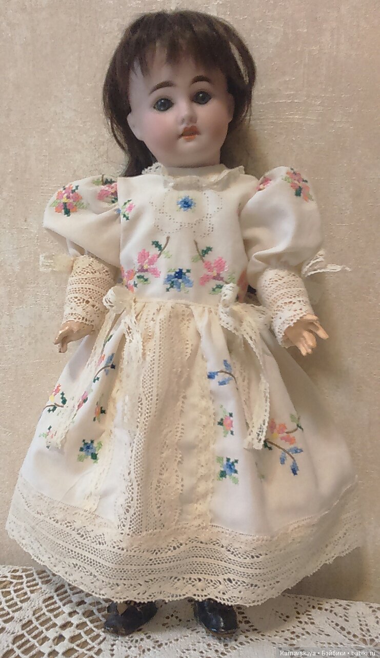 Недавние работы-платья из винтажных вышитых салфеток