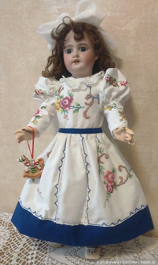 Недавние работы-платья из винтажных вышитых салфеток