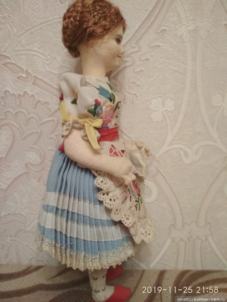 Помогите определить что за кукла? ей более 100 лет (фото 2)