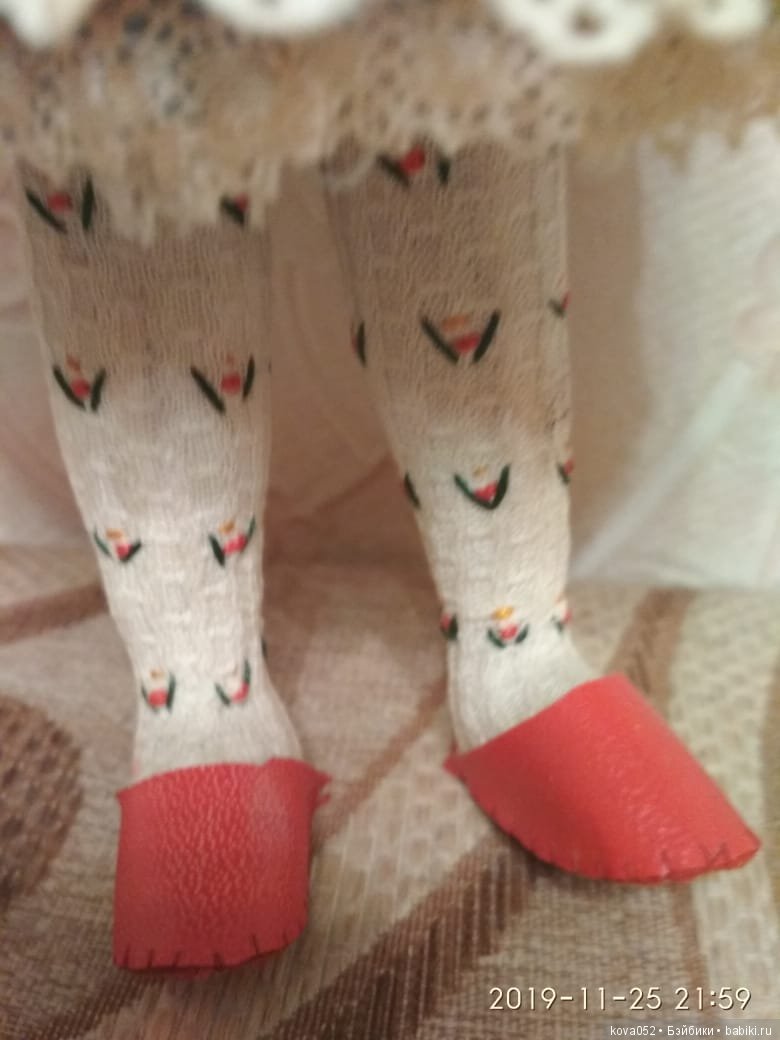 Помогите определить что за кукла? ей более 100 лет (фото 4)