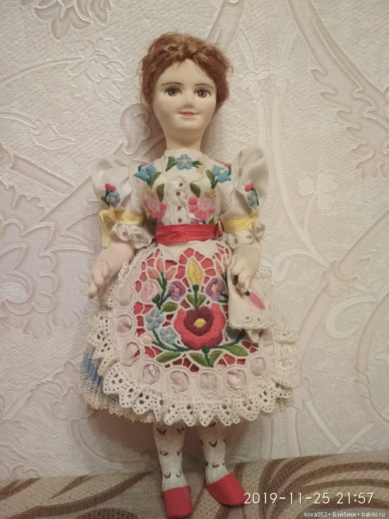 Помогите определить что за кукла? ей более 100 лет (фото 5)