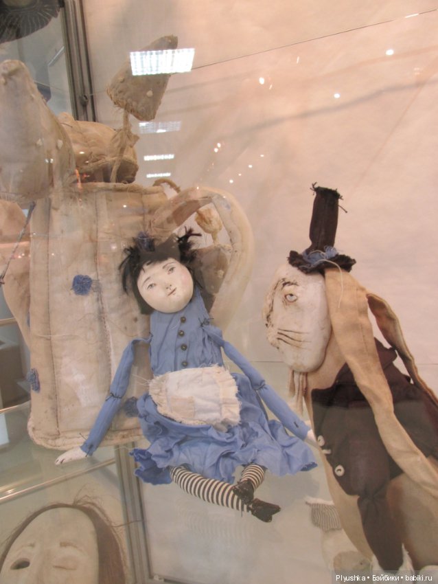 "Время пить чай". Выставка, посвящённая 150-летию книги "Алиса в стране чудес"