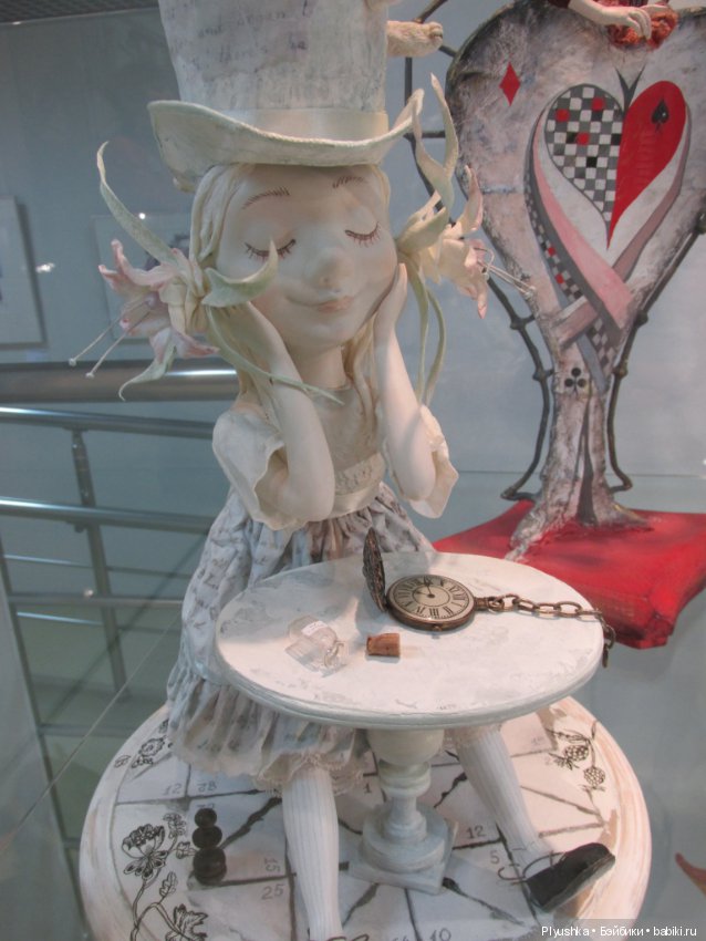 "Время пить чай". Выставка, посвящённая 150-летию книги "Алиса в стране чудес" (фото 9)