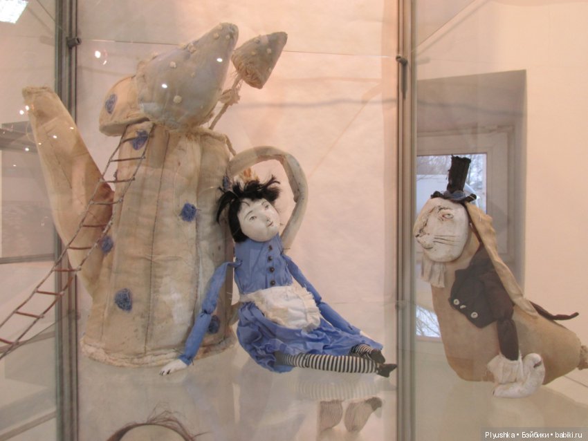 "Время пить чай". Выставка, посвящённая 150-летию книги "Алиса в стране чудес"