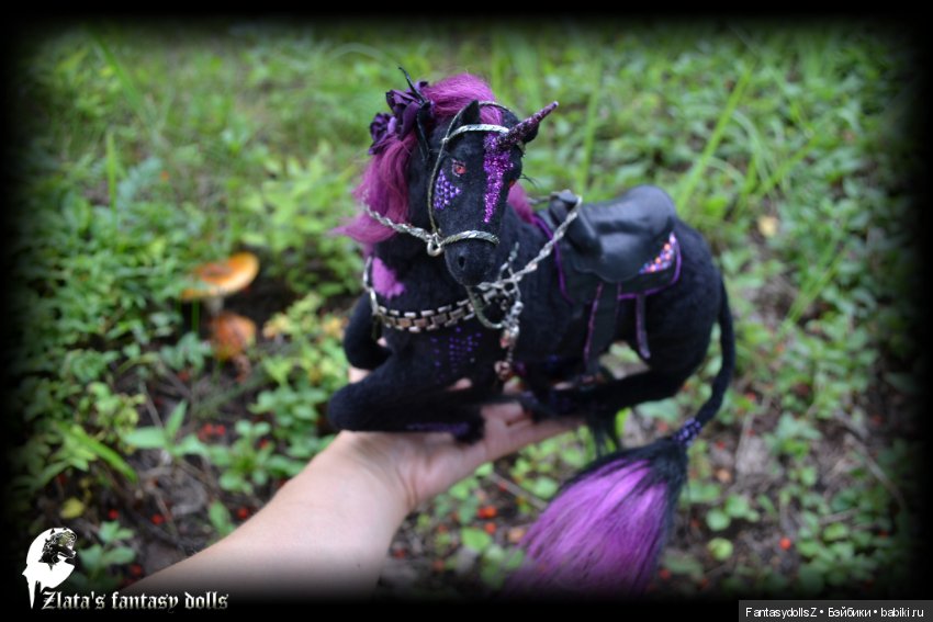 Волшебный готический единорог