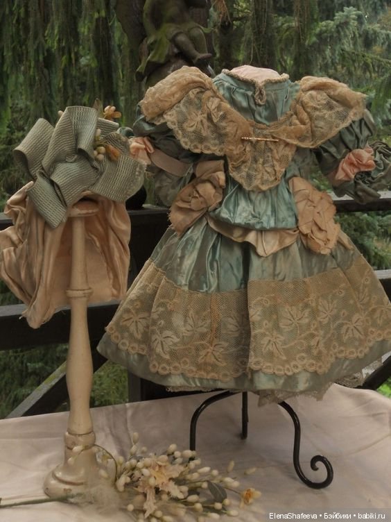 Продолжаются поиски фасона платья