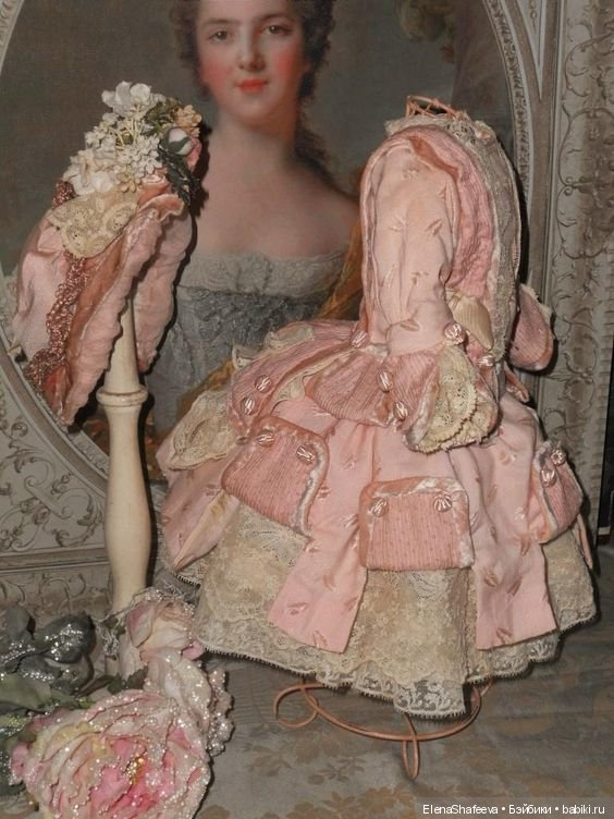 Продолжаются поиски фасона платья