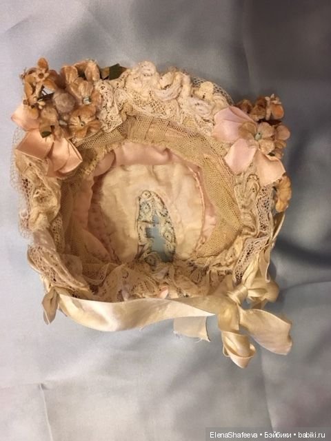 Какой же наряд без боннета