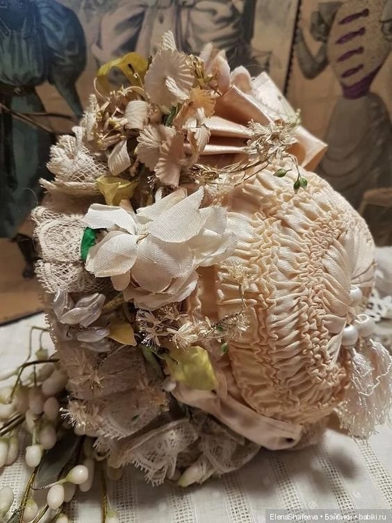 Какой же наряд без боннета (фото 4)