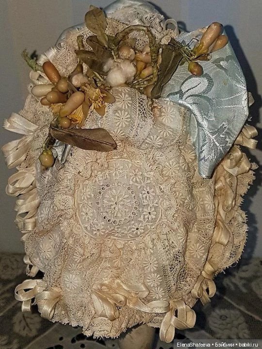 Какой же наряд без боннета (фото 3)