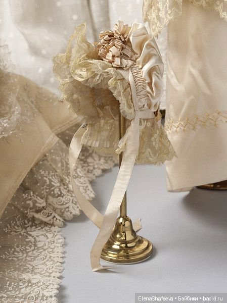 Какой же наряд без боннета (фото 7)