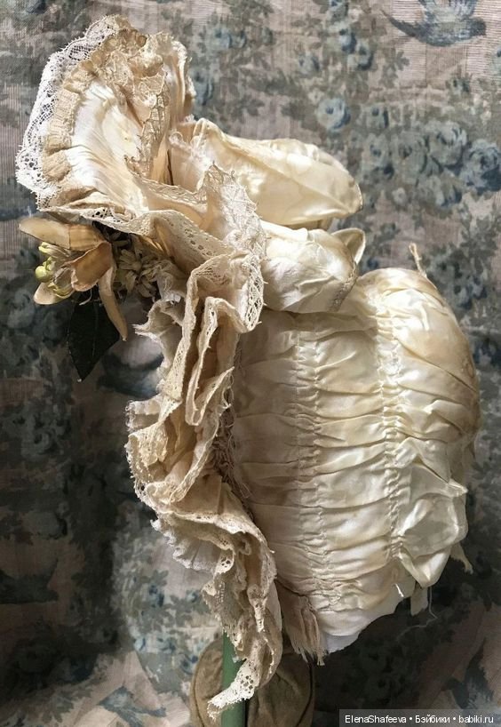 Какой же наряд без боннета