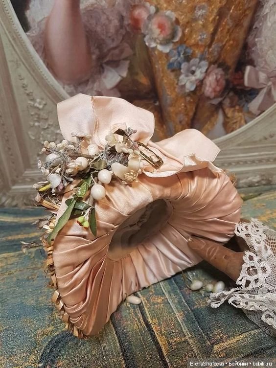 Какой же наряд без боннета (фото 5)