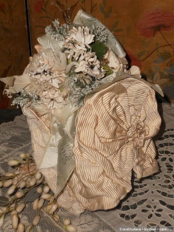 Какой же наряд без боннета (фото 6)