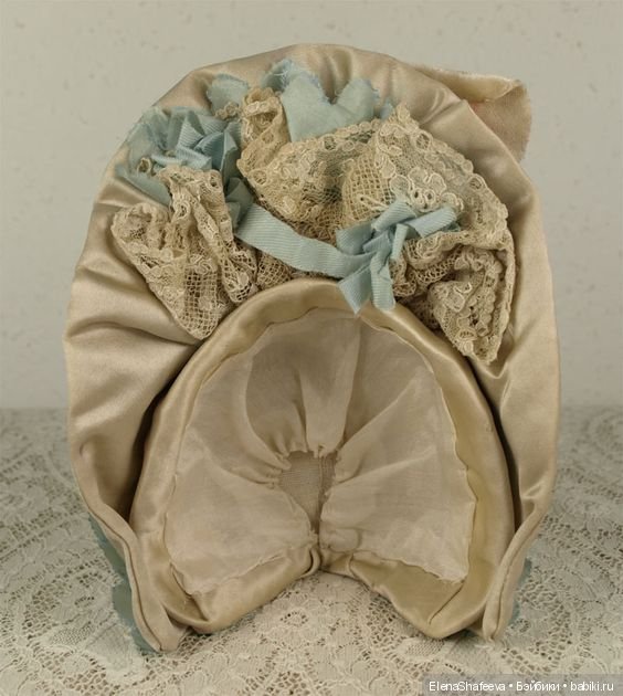 Какой же наряд без боннета