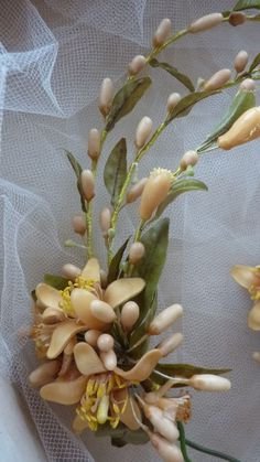 Антикварные восковые цветы