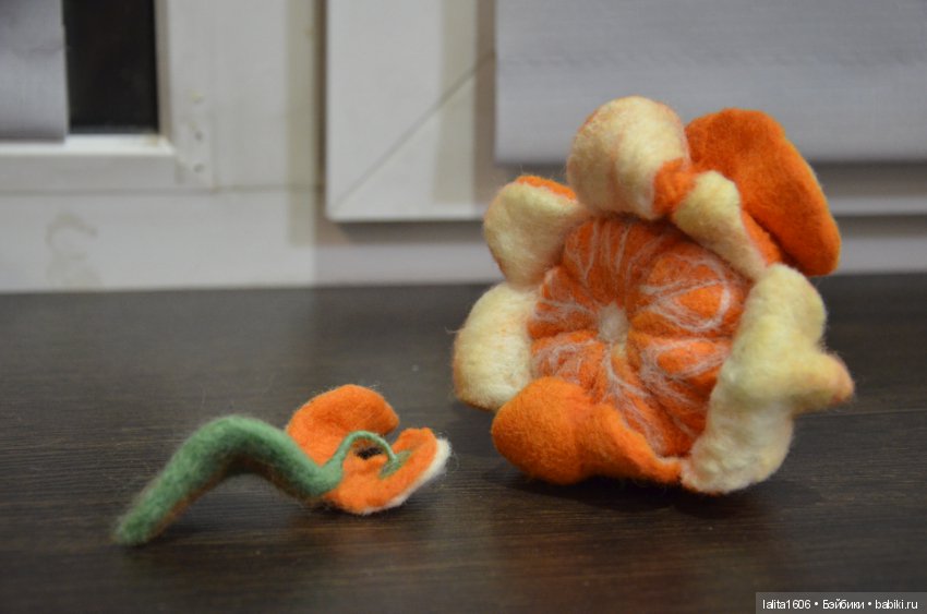 Мандариновое настроение. Игрушка в технике сухое валяние