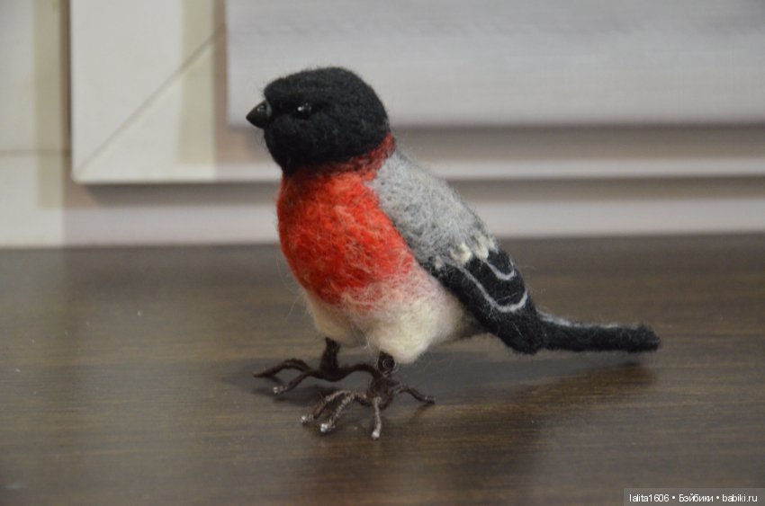 Снегирь. Игрушка в технике сухое валяние