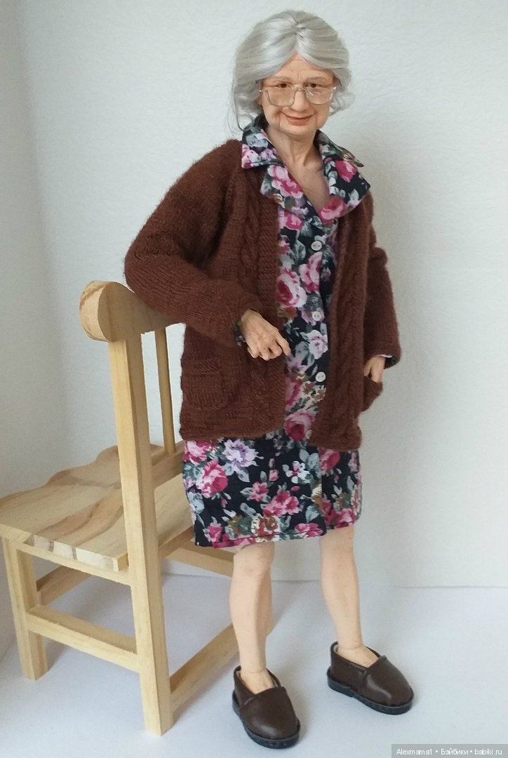 Авторская шарнирная бабушка Маша 24 см (фото 6)