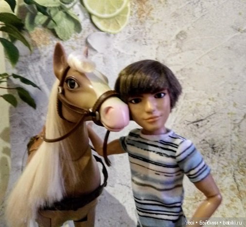 Лив (Liv): Куколки и лошадки