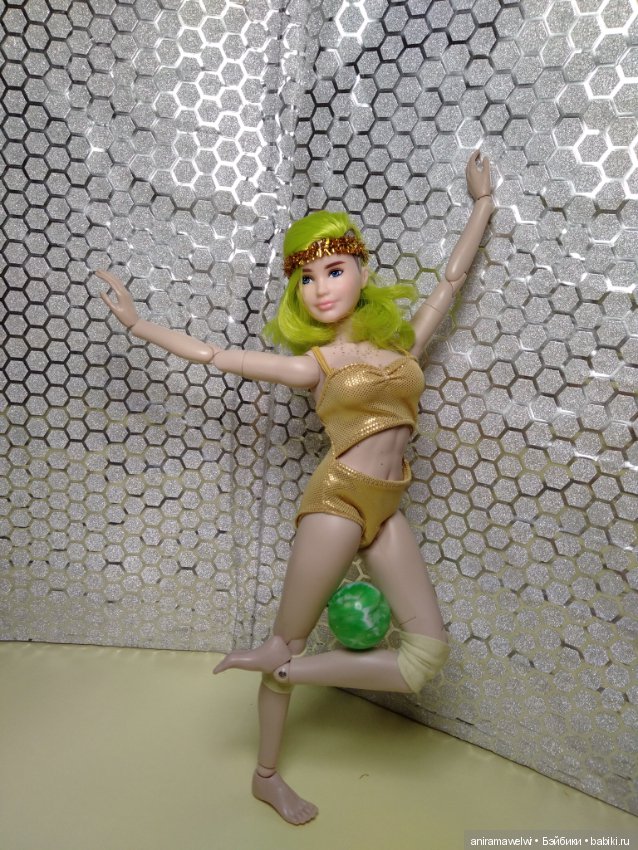 Чудеса гибкости Нэз. Художественная гимнастика с мячиком