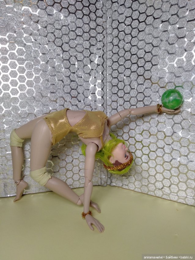 Чудеса гибкости Нэз. Художественная гимнастика с мячиком