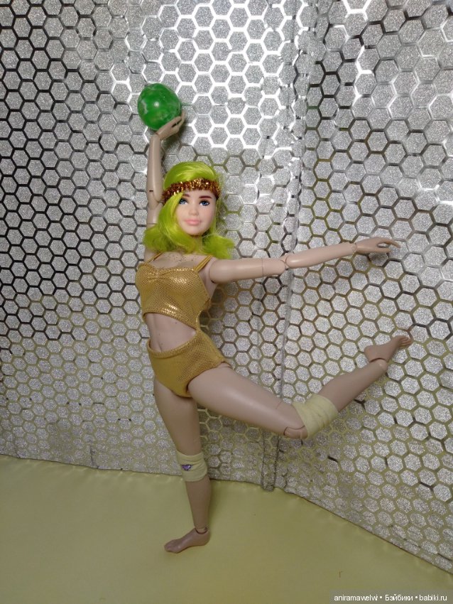 Чудеса гибкости Нэз. Художественная гимнастика с мячиком