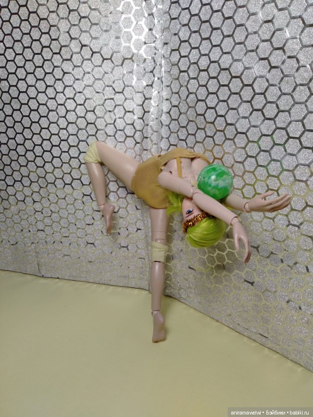 Чудеса гибкости Нэз. Художественная гимнастика с мячиком